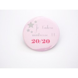 Badge personnalisé cadeau maîtresse " Je t'adore maîtresse ! 20/20 "