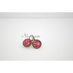 boucles d'oreilles dormeuse " Rose rouge " cabochon