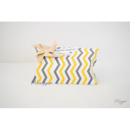 Boîte pour dragées coussin chevrons jaune et gris