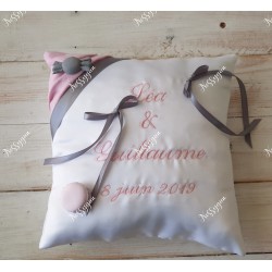 Coussin d'alliances gourmand en satin personnalisé