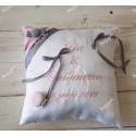 Coussin d'alliances gourmand en satin personnalisé