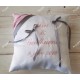 Coussin d'alliances rose et gris en satin blanc