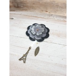 Broche fleur nuance de gris avec perle Swarovski