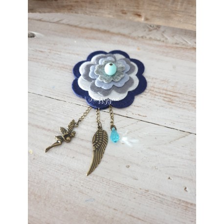 Broche fleur avec perle goutte bleue Swarovski