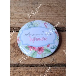 badge flamant rose personnalisé rond infirmière, aide-soignante, sage-femme