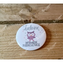 badge rond personnalisé Chouette violette pour infirmière, aide-soignante, sage-femme