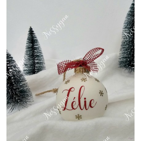 Boule de Noël blanche flocons de neige personnalisée prénom