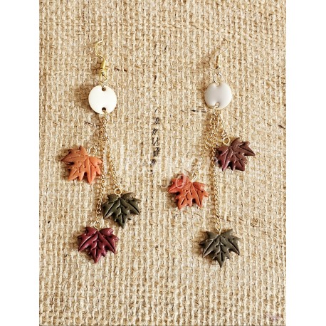 Boucles d’oreilles pendantes automnales – Feuilles d’érable multicolores