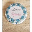 Badge fleurs bleues personnalisé rond infirmière, aide-soignante, sage-femme