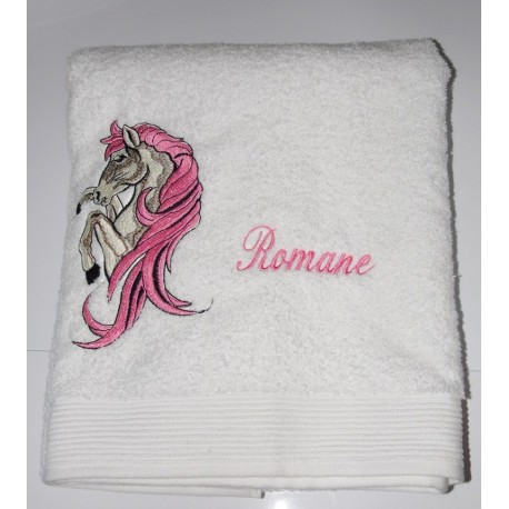 Broderie personnalisée sur serviette de bain blanche cheval crinière rose